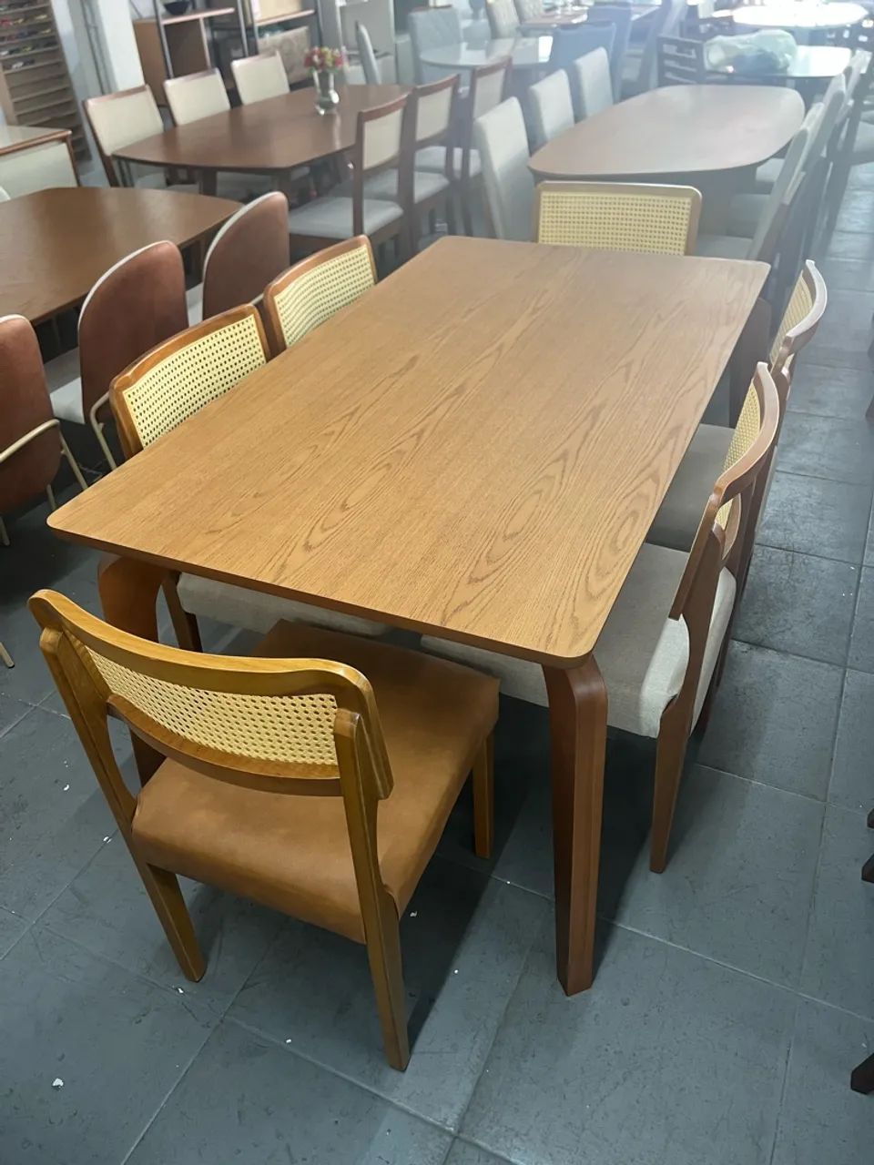 Mesa nova com cadeira de madeira maciça a pronta entrega - Foto 2