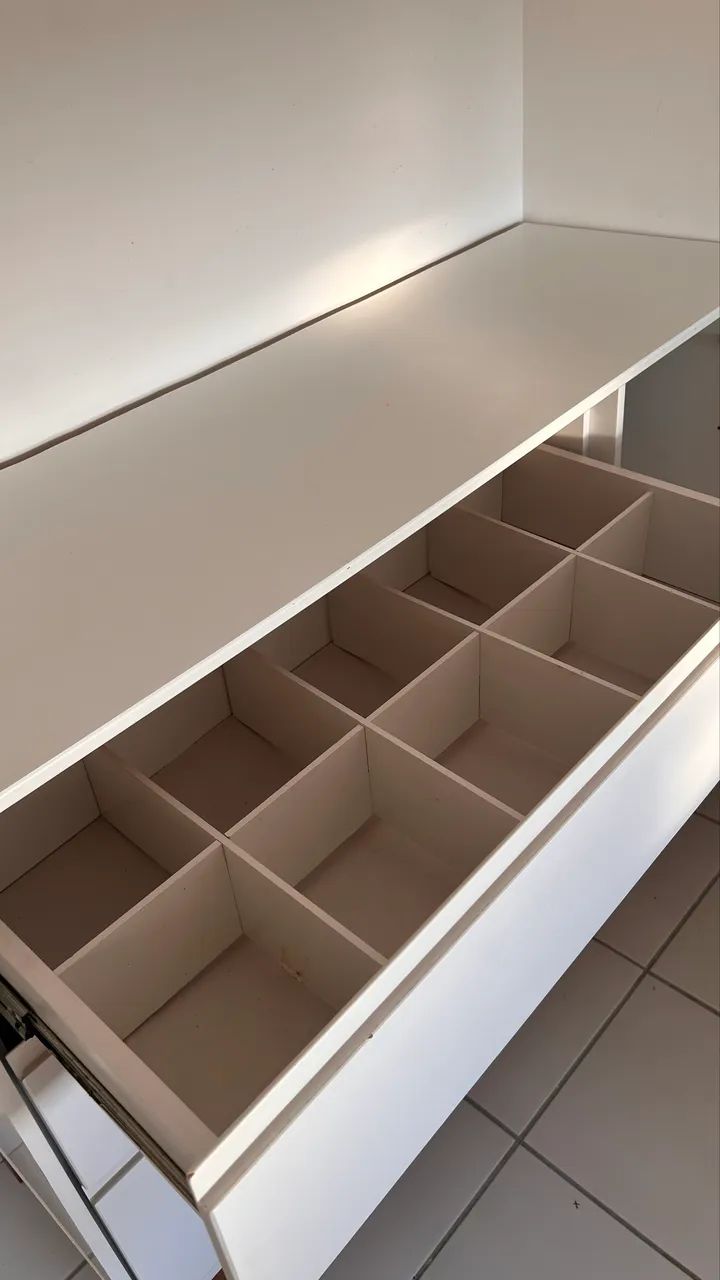 Cômoda MDF e pés de madeira.  - Foto 2