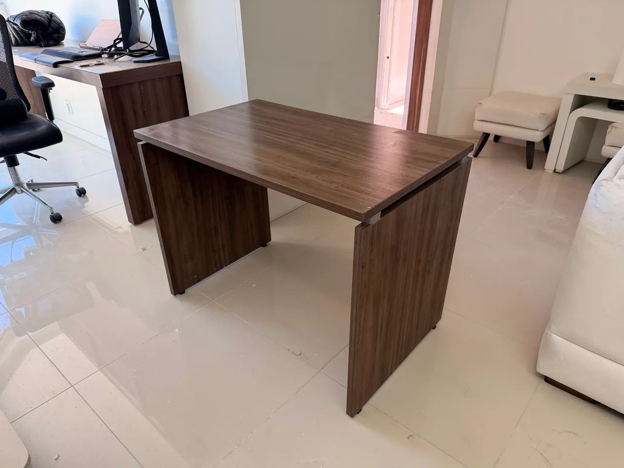 Mesa linda de trabalhar e estudar