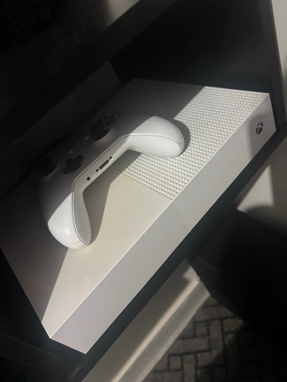 Vendo Xbox One S 1TB de armazenamento 