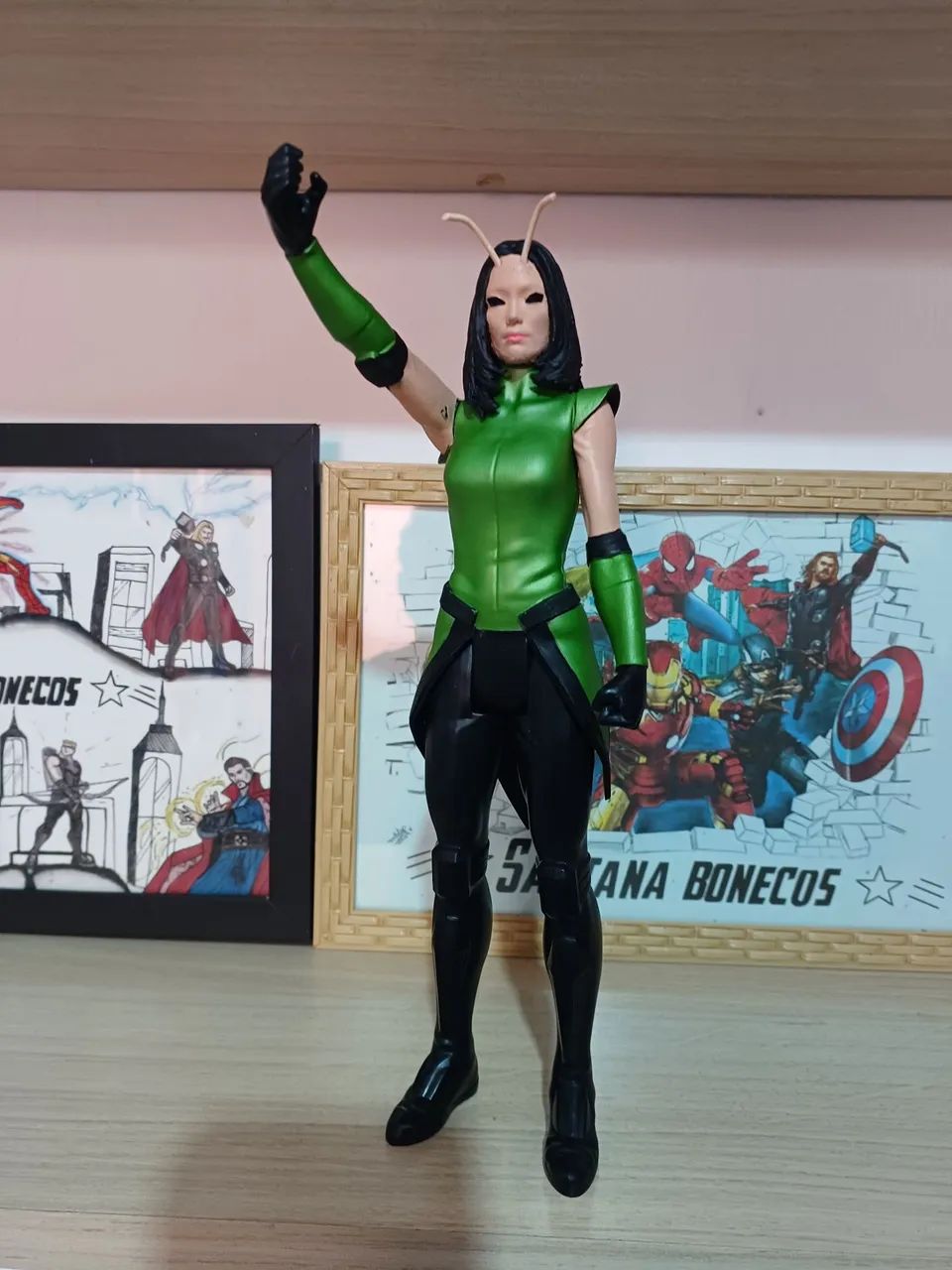 Mantis 30 cm original marca Hasbro 