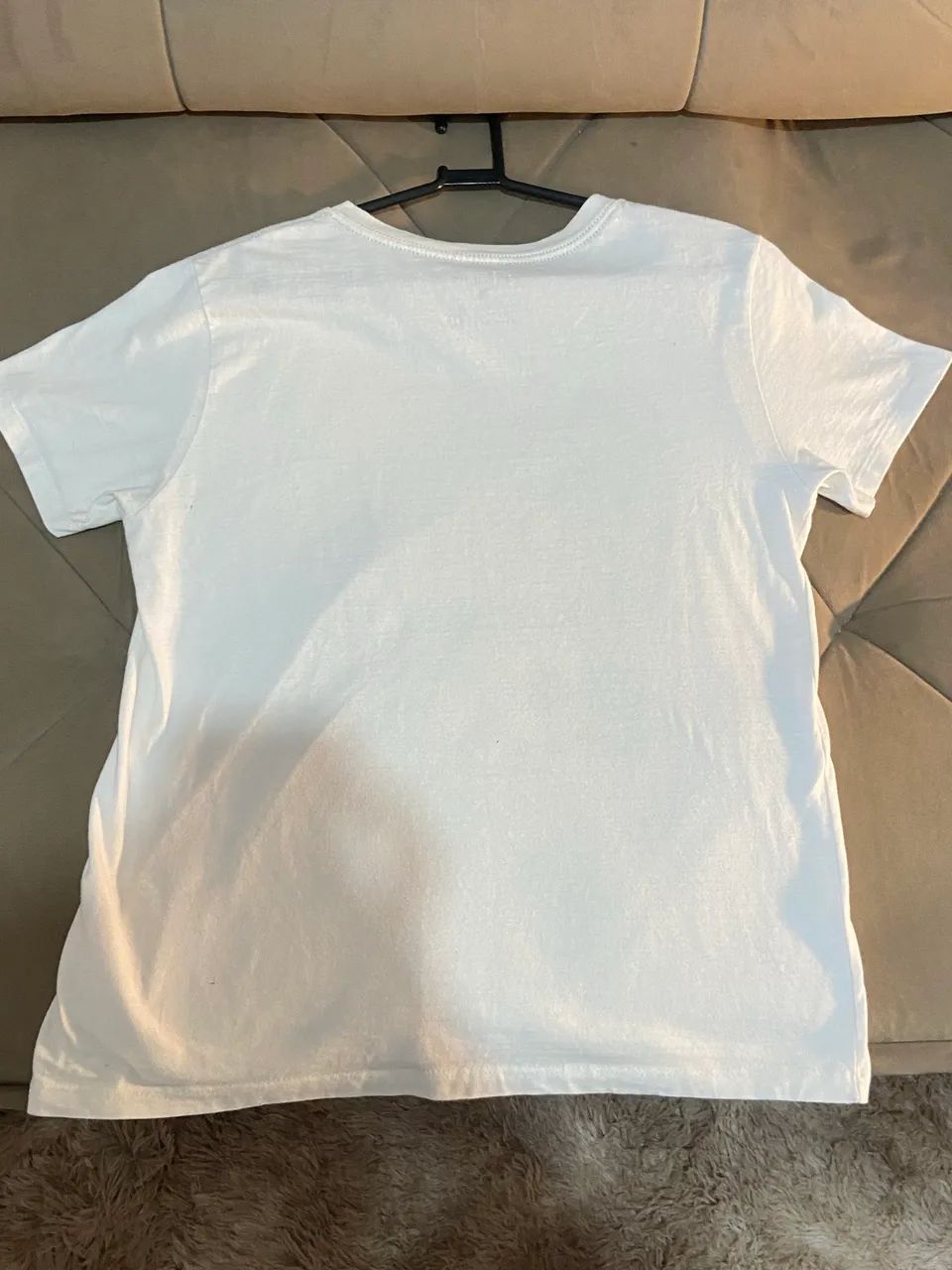 Camisa Branca com Estampa Retrô - Foto 4