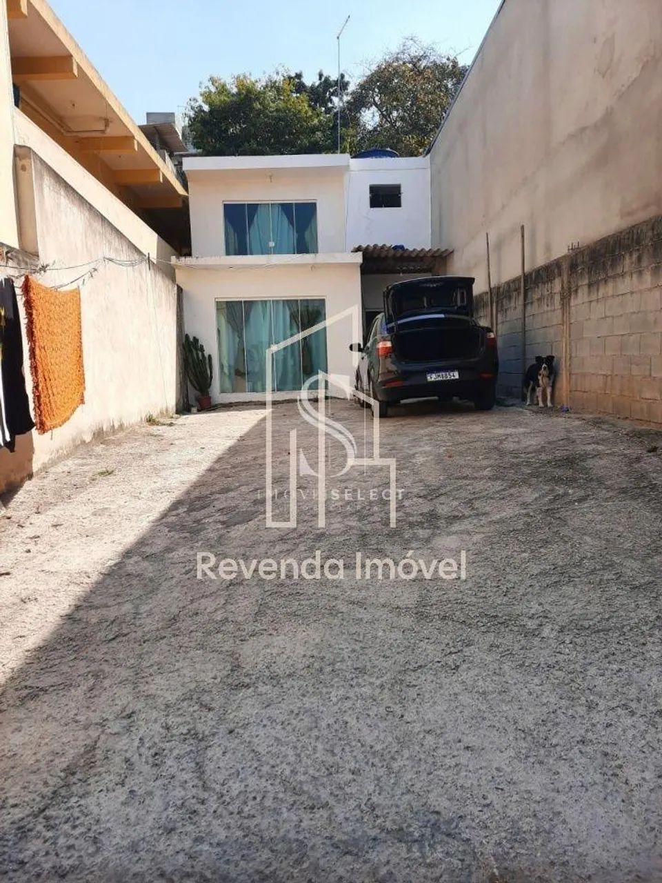 Interlagos - Casa Assobradada de 169m² com 1 quarto, 1 uma suite e com vaga para 6 carros.