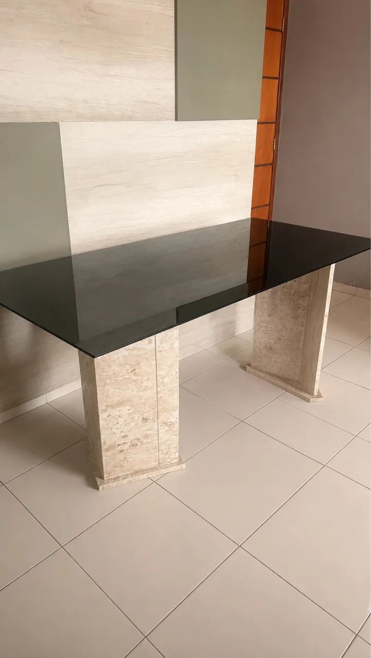 Conjunto mesa de vidro com cadeiras 
