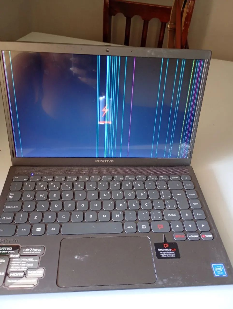 Vendo notebook está funcionando porém está com essas linhas e sem o carregador . - Foto 2