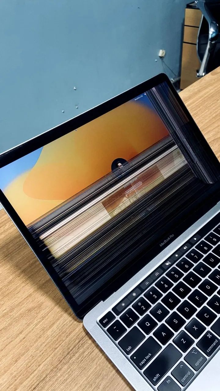 Macbook Pro m1 2020 256GB 8GB ram (TELA COM DEFEITO) 83% de bateria  - Foto 3