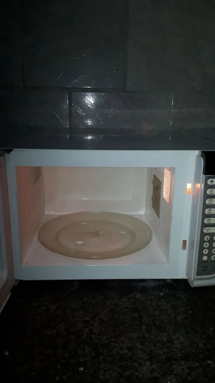 Microondas Electrolux 30 litros funcionando perfeitamente.  - Foto 4