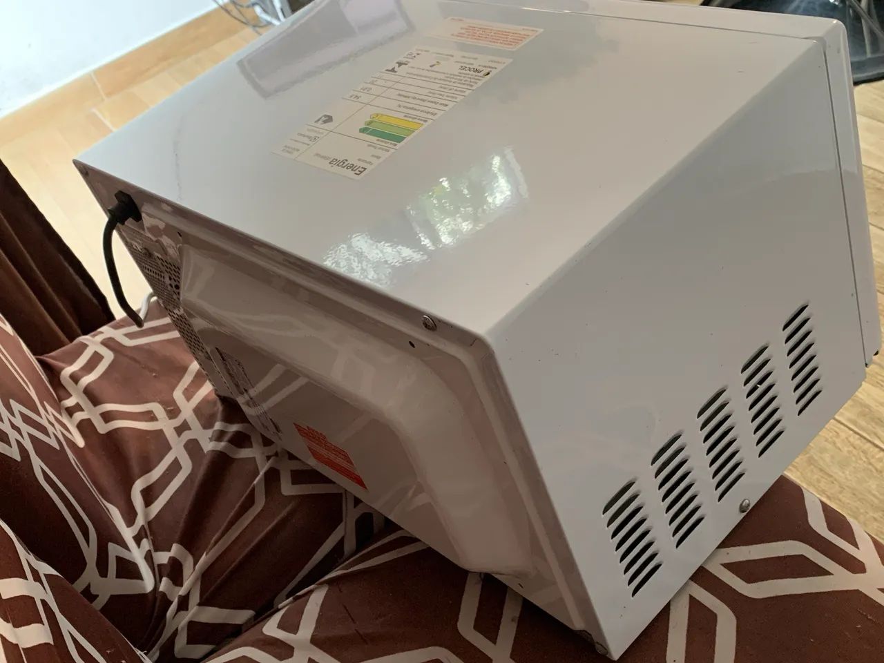 Micro-ondas 20 Litros Electrolux semi novo, - Foto 4