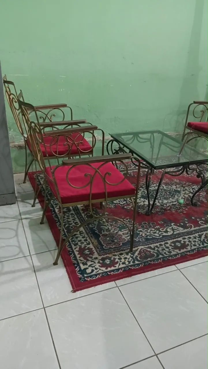 Cadeiras de Ferro com Mesa de centro
