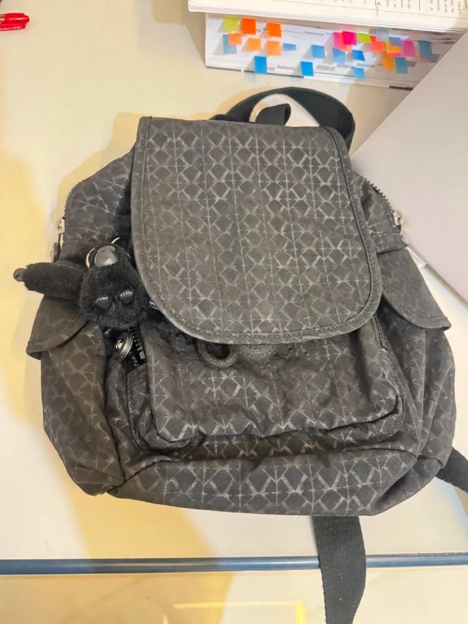 Mochila kipling cor preta.