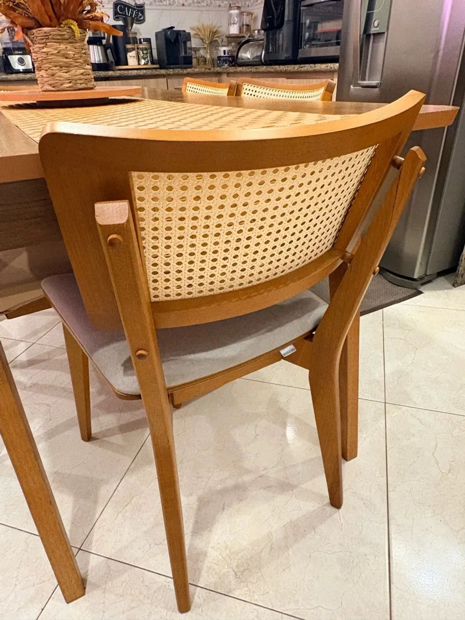 Mesa de Jantar COMPLETA com 6 cadeiras  - Foto 5
