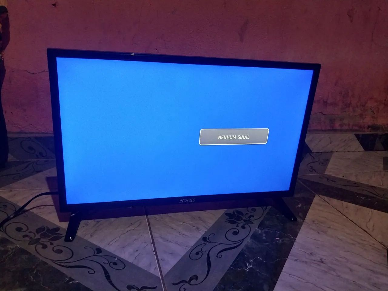 TV pequena com conversor