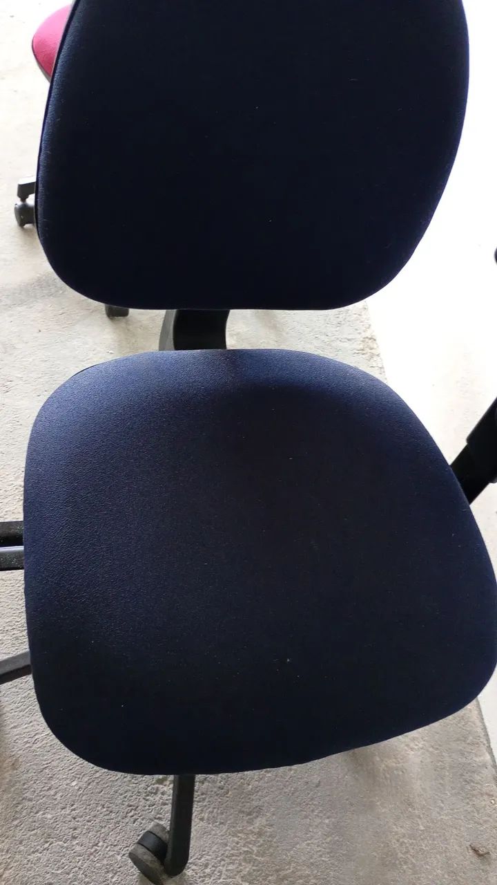 Cadeiras de escritório Marelli semi nova com regulagem  - Foto 3