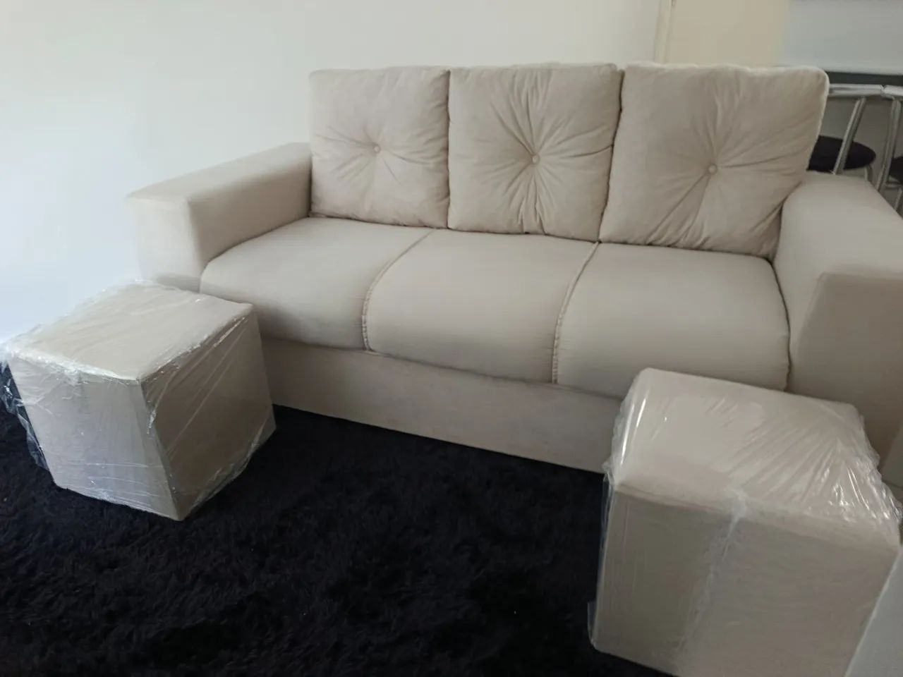 IMPECCABLE SOFA IN VELVETY SUEDE498169544285900805