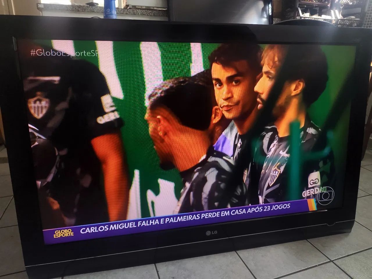 Tv  LG funcionando perfeitamente 52 polegadas LCD - Foto 3