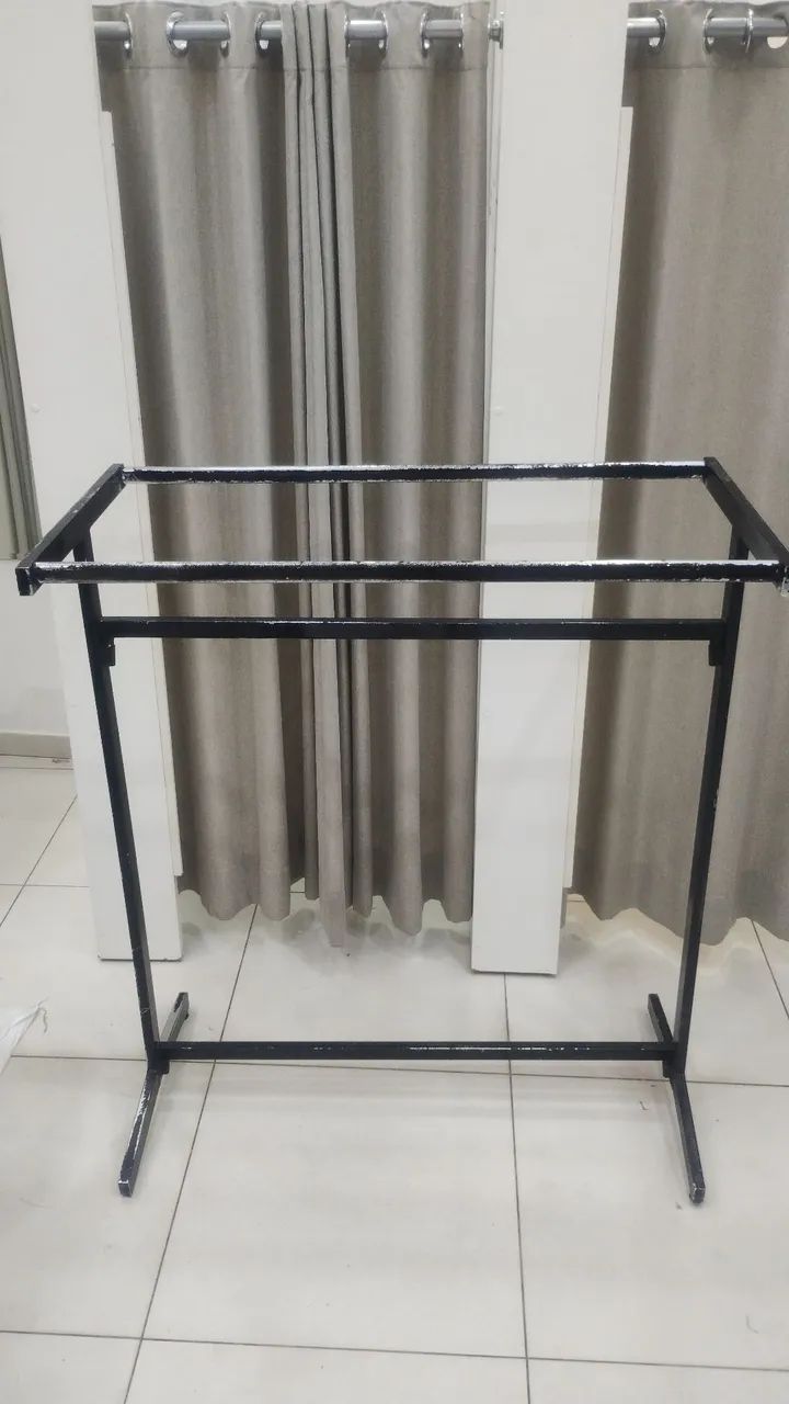 Arara de chão 