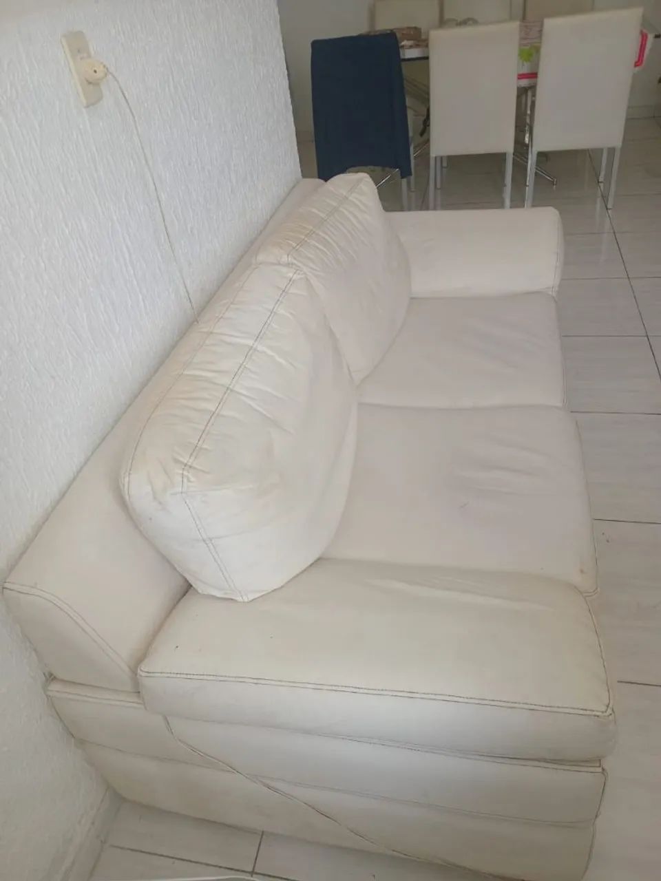 Sofá 3 lugares acompanha pufs  - Foto 2