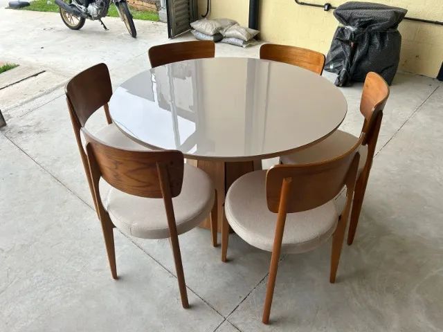 Mesa de Jantar 120cm com 06 cadeiras em promoção
