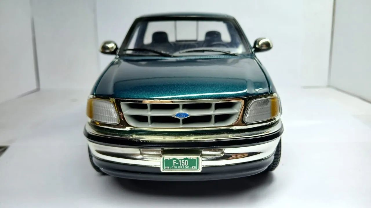 Miniatura Ford F-150 XLT 1997 1/18 - Hobbies e coleções - Vila
