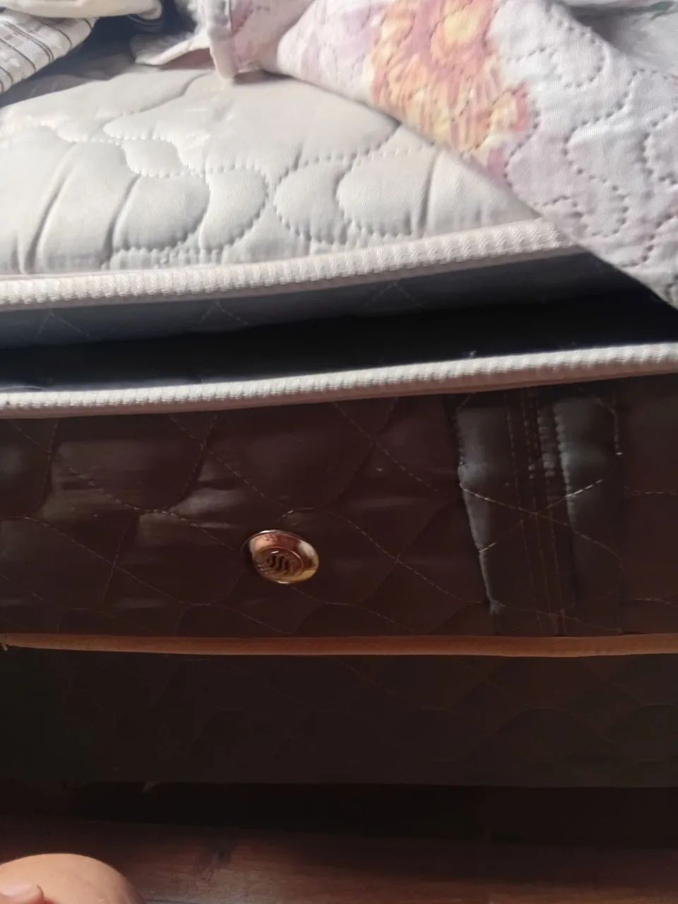 Cama de casal e colchão muito bom