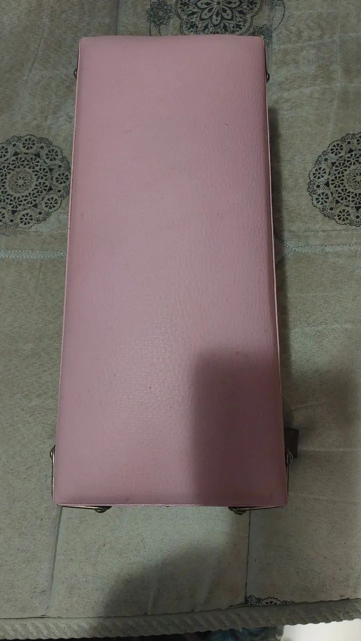 Apoio de pé, comp 30cm, larg 13cm ,alt 16,uso manicure, ou como peça decorativa. 