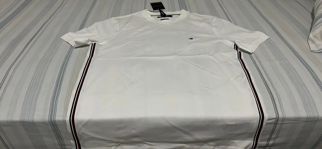 Camiseta Tommy Hilfiger Masculina Branca Nova com Etiqueta - Foto 2