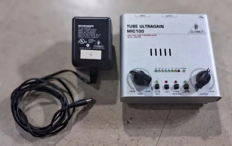 Behringer Pre Amplificador Valvulado Tube Ultragain Mic 100