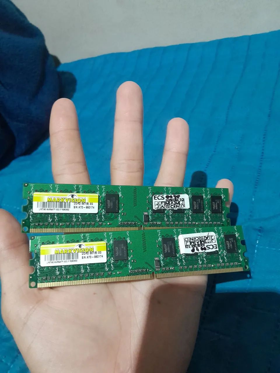 Duas Memória ram 2g cada 