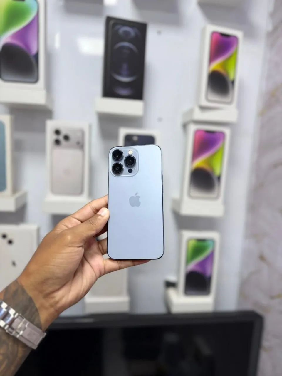 IPHONE 13 PRO 128GB<br>TELA NOVA<br>R$ 2.599,00