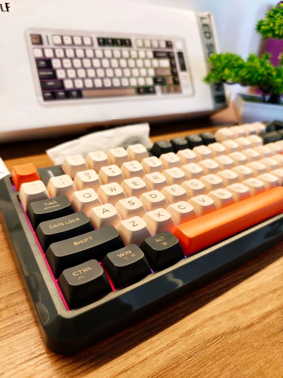 Teclado gamer sem fio freewolf com telinha  - Foto 3