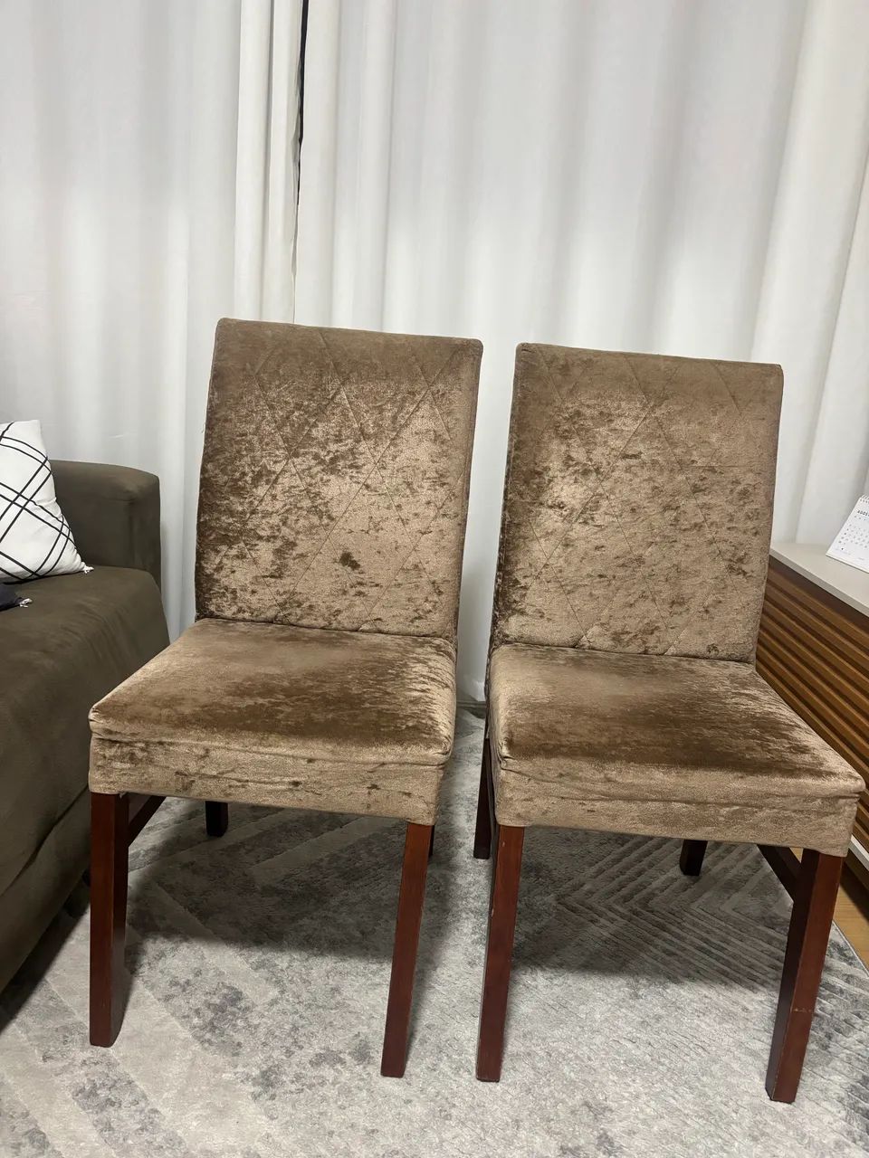 Conjunto de Cadeiras de Madeira Maciça Estofadas - Foto 3