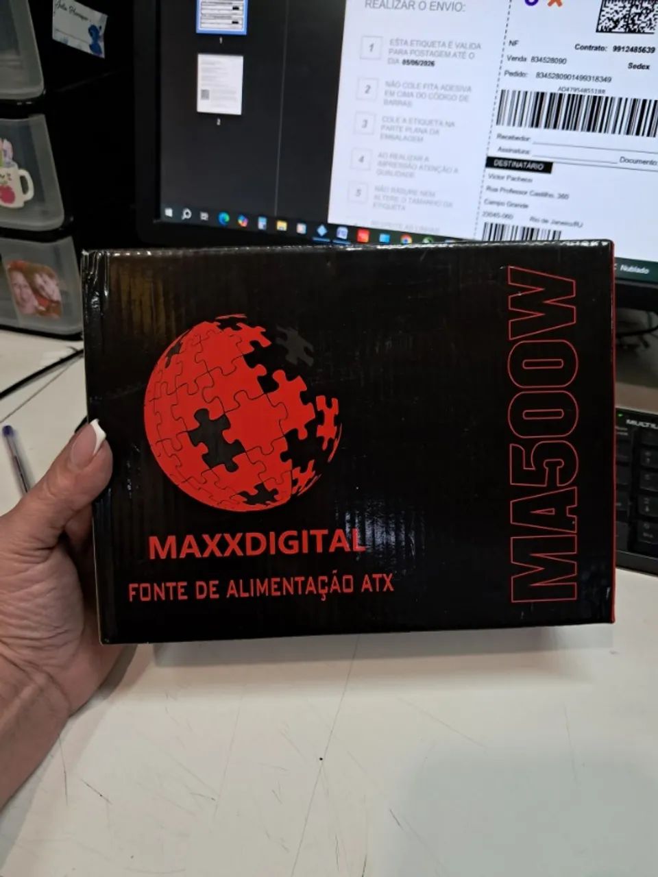 Fonte de alimentação ATX MaxxDigital de 500W.
