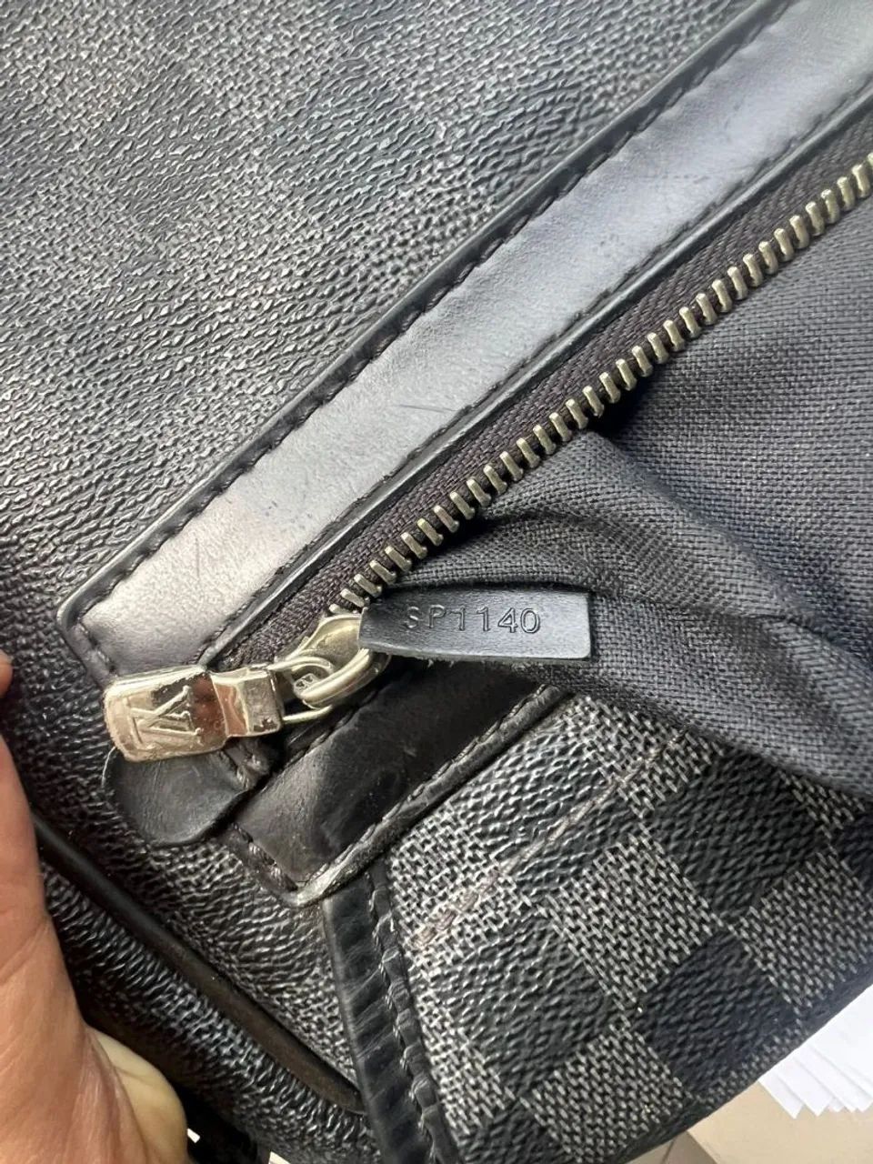 Bolsa Louis Vuitton MM Messenger District Damier Graphite - Foto 4