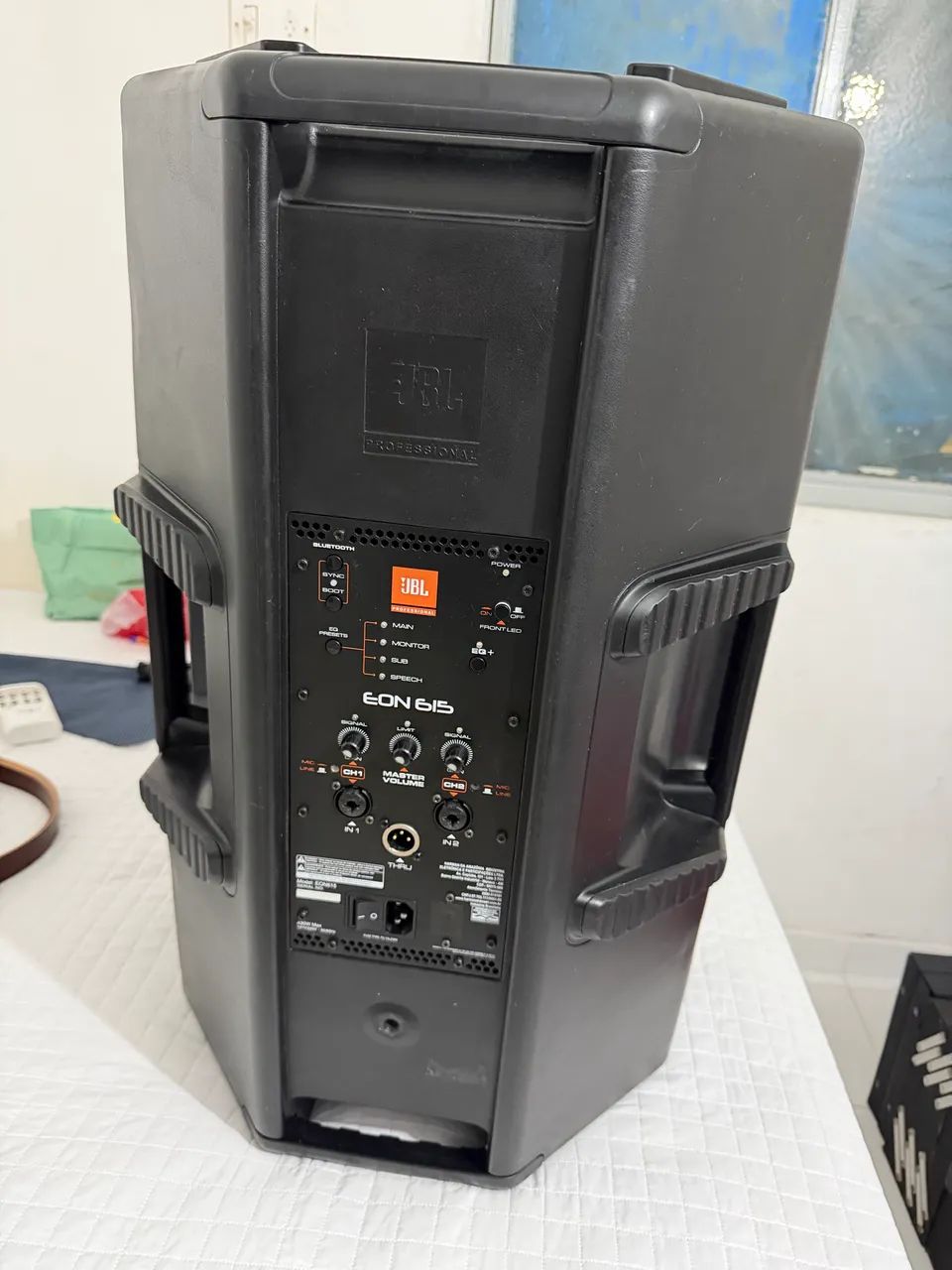 Caixa de som JBL eon615
