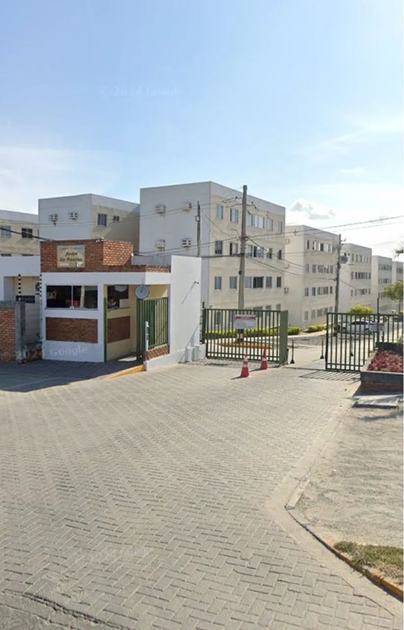 Alugo apartamento 1.180,00 contato: *