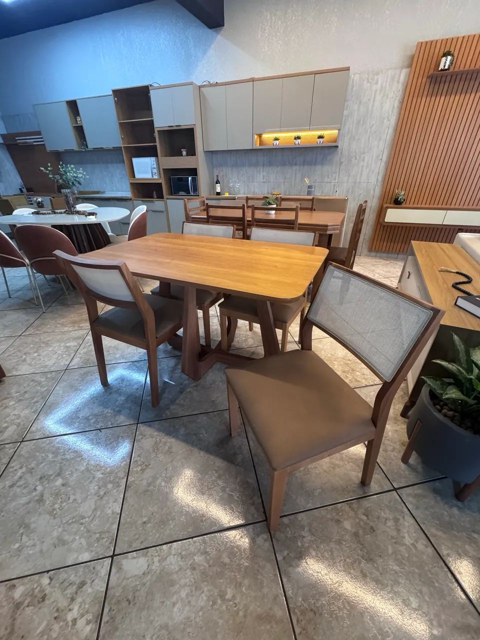 Jogo de mesa com 4 cadeiras 100% madeira Tauari  - Foto 2