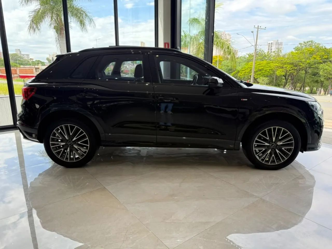 Audi Q3 Perf. Black 2.0 TFSI Tiptr. Quattro, foto 6 de 18