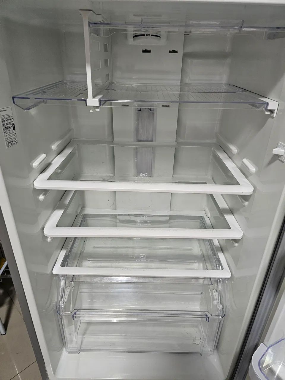 Refrigerador Electrolux Inox DF51X - Foto 3