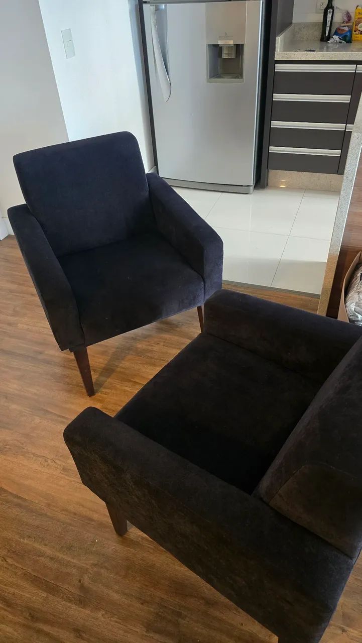 2x Poltronas Pretas Bem cuidadas