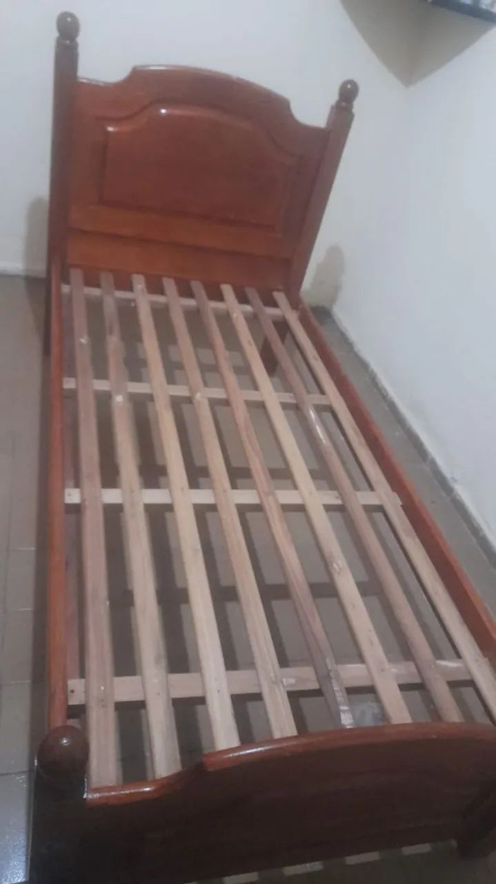Cama antiga de madeira pesada  - Foto 2
