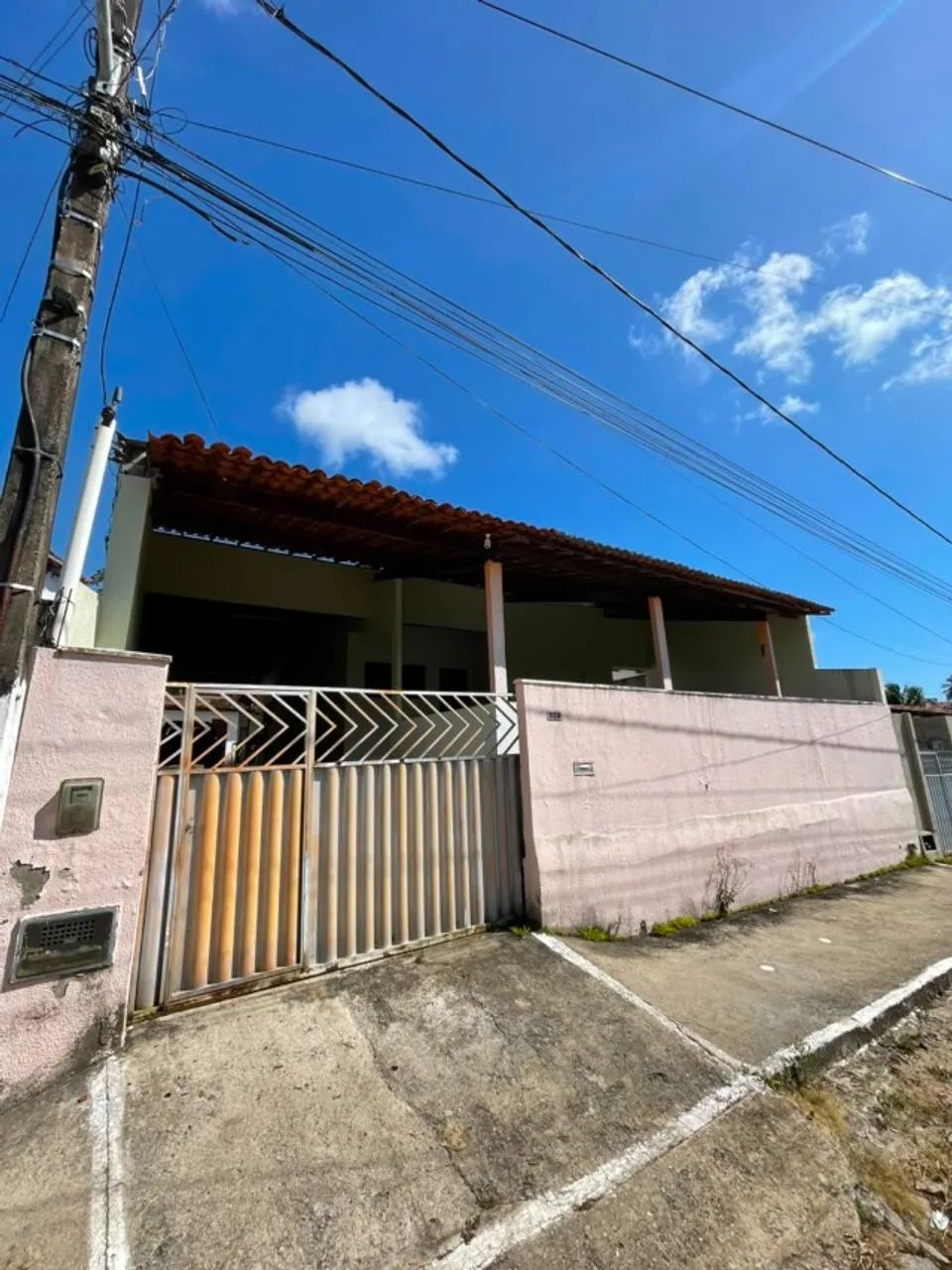 CASA AMPLA COM 2 QUARTOS (SENDO 1 SUÍTE) EM EXTREMOZ