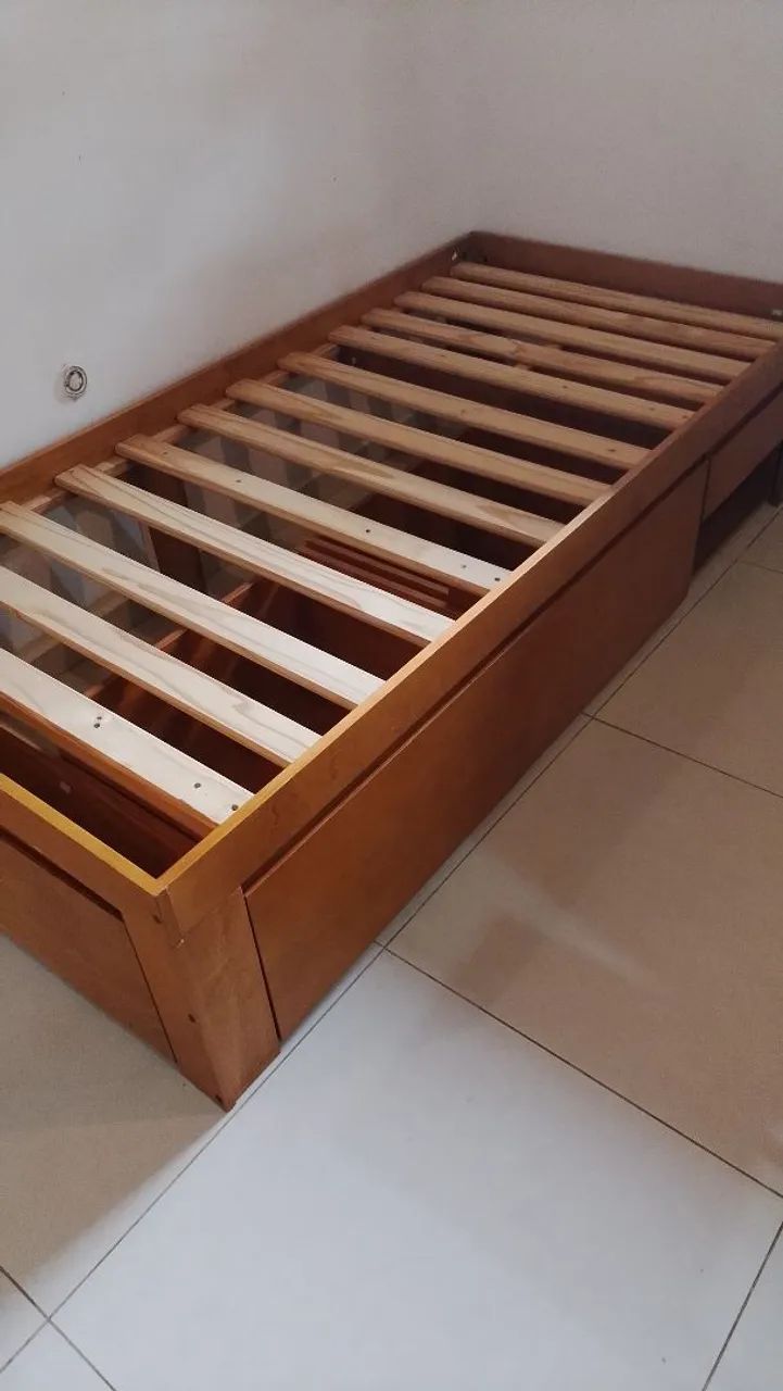 Cama de madeira