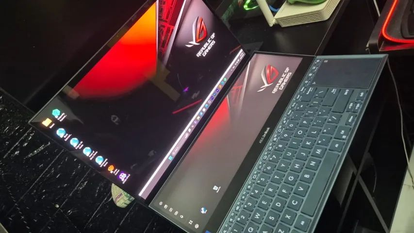 Notebook ASUS I9 Zenbook DUO LINDO, muito CONSERVADO, produto de NICHO