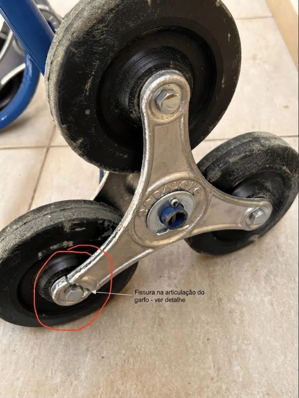 Carrinho para subir escada. Dobrável até 150 kg  - Foto 4
