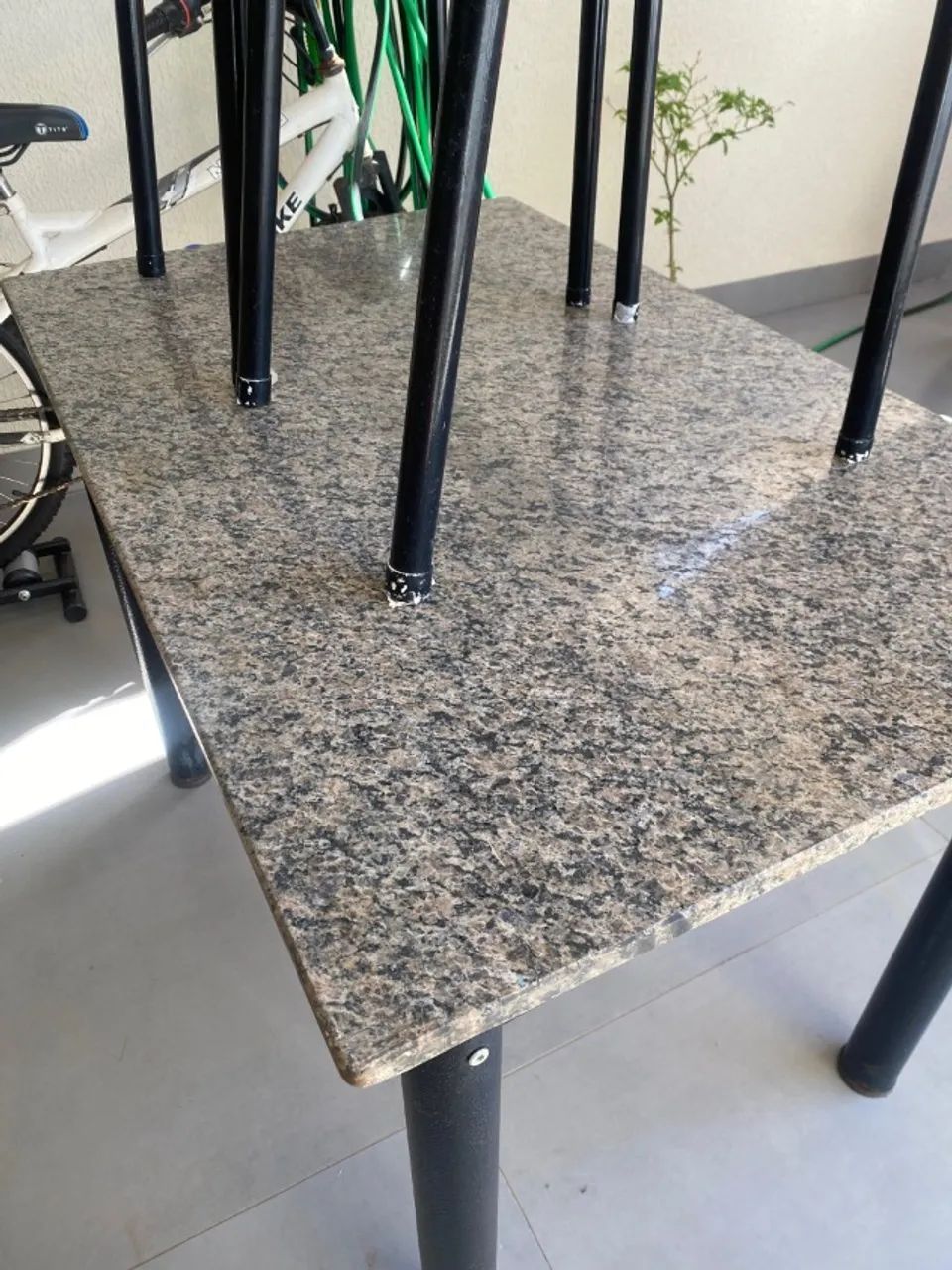 Mesa de Mármore com 4 cadeiras