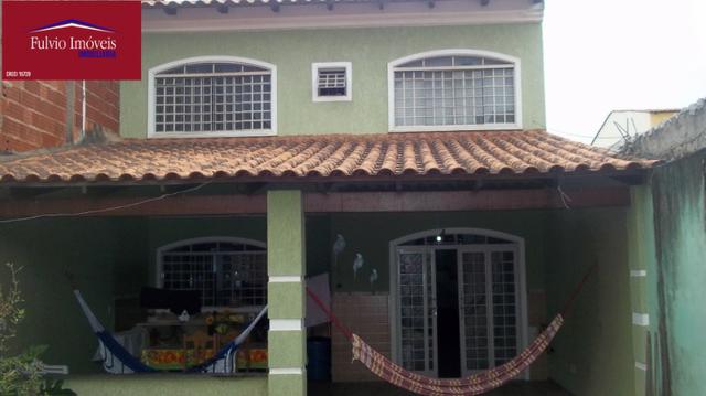Oportunidade! Casa 02 quartos, bancada em granito, armários, varanda e garagem!