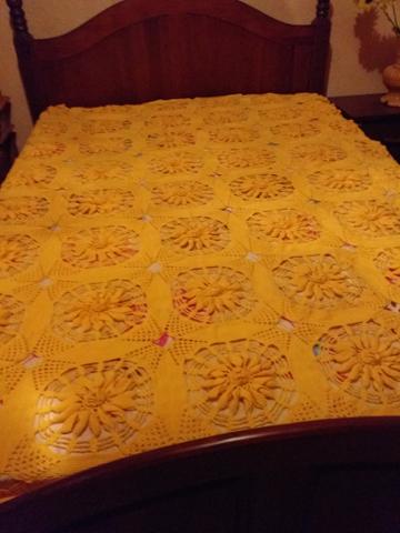 Colcha de croche de casal, cor amarela, nova