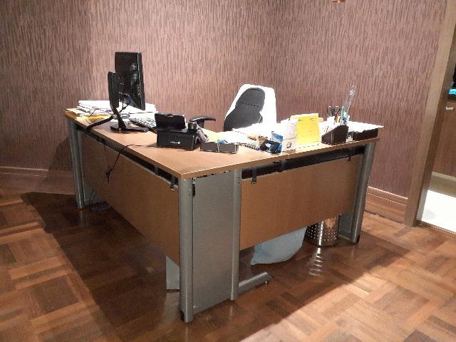 Mesa de escritório em L - Foto 3