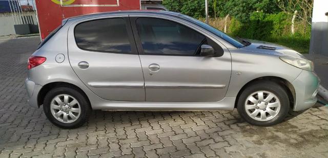 Peugeot 207 completao hb20 fiat kia renout