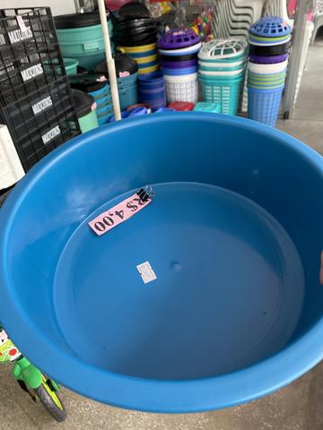 Bacia pequena de 3400 mL por 4 reais a unidade